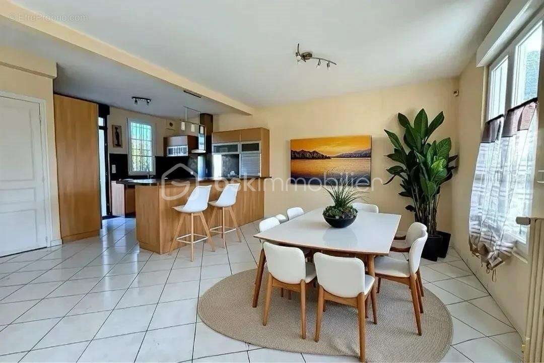 Maison à vendre, 170m², Lardy