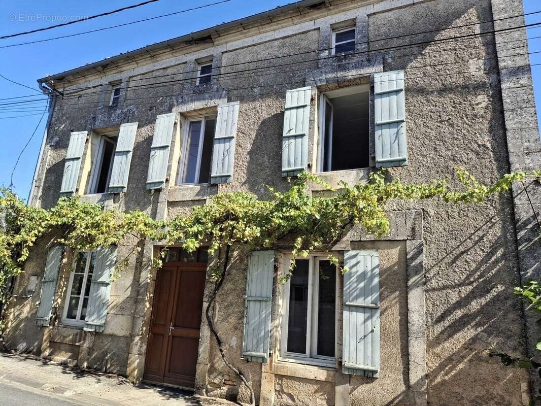 Maison à vendre, 92m², Chasseneuil-sur-Bonnieure