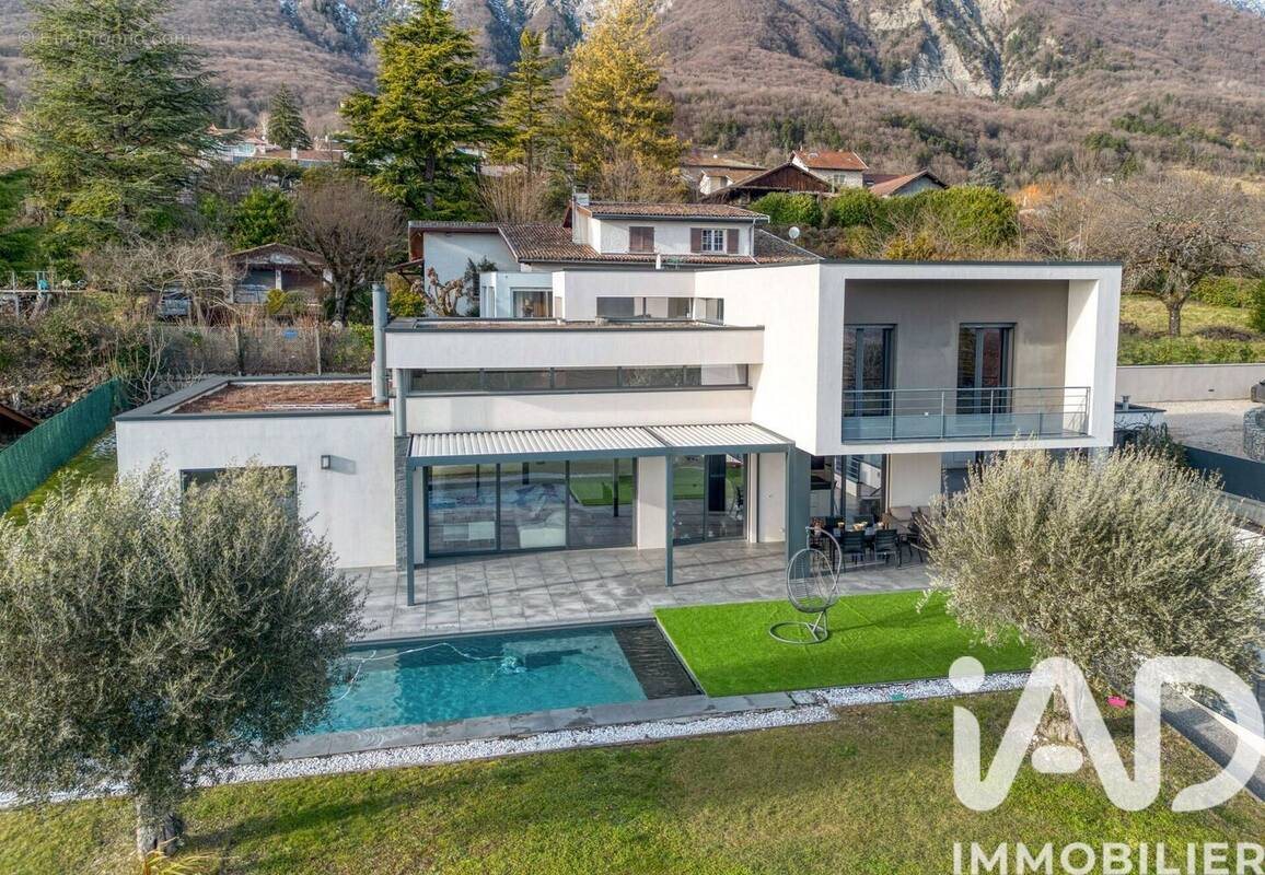 Maison à vendre, 280m², Saint-Ismier