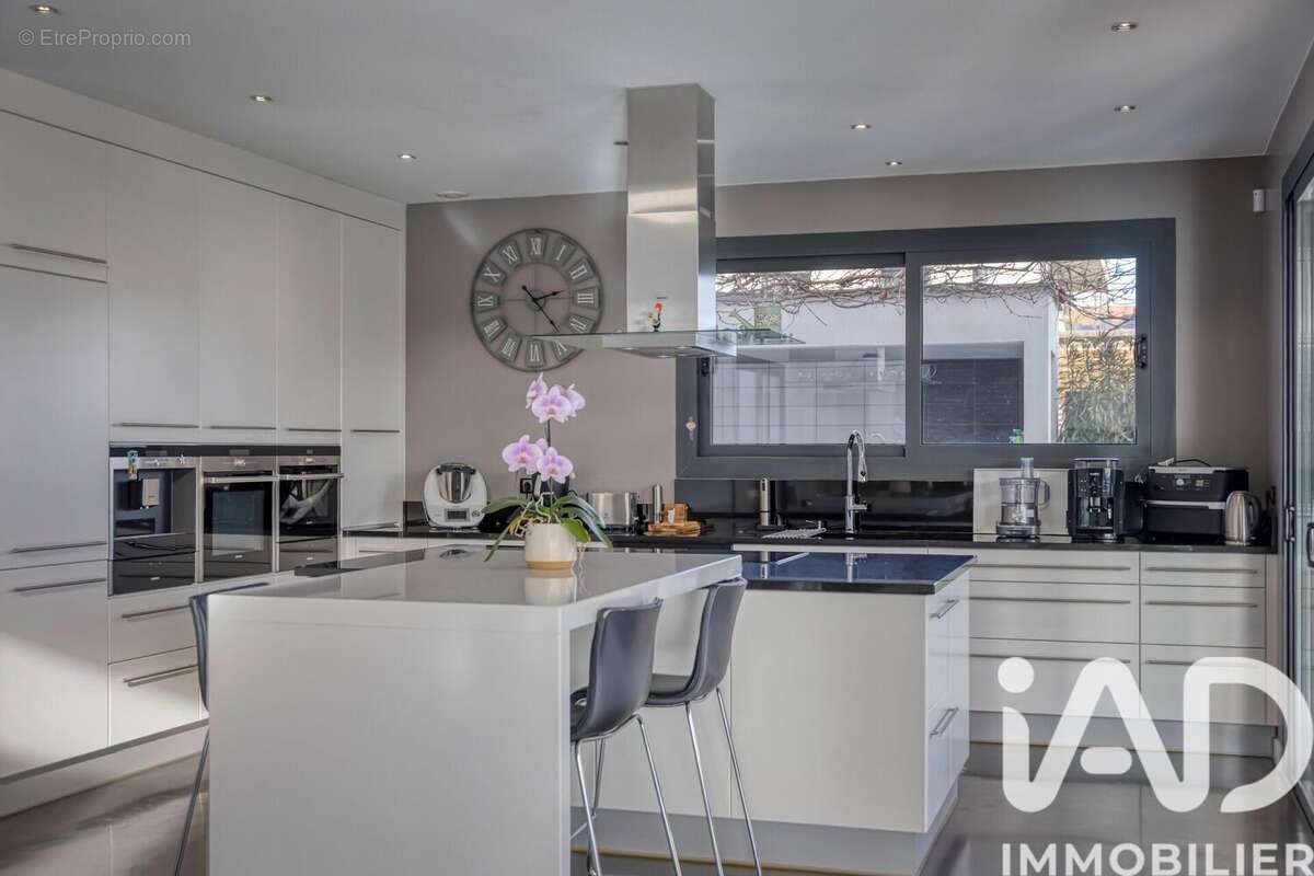 Maison à vendre, 280m², Saint-Ismier