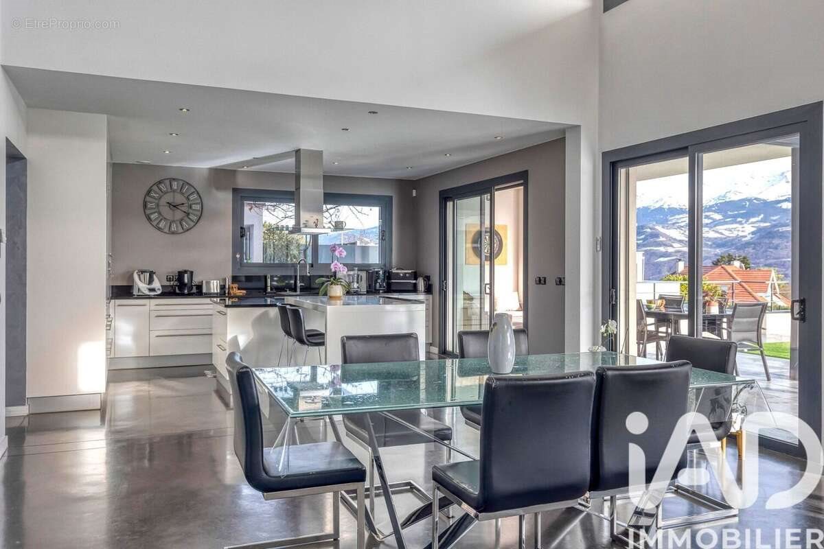 Maison à vendre, 280m², Saint-Ismier