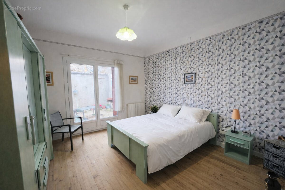 Maison à vendre, 51m², Vic-le-Comte