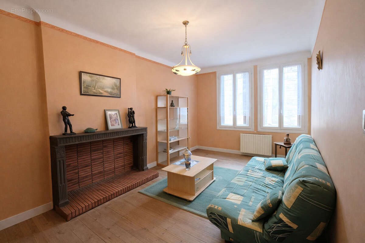 Maison à vendre, 51m², Vic-le-Comte