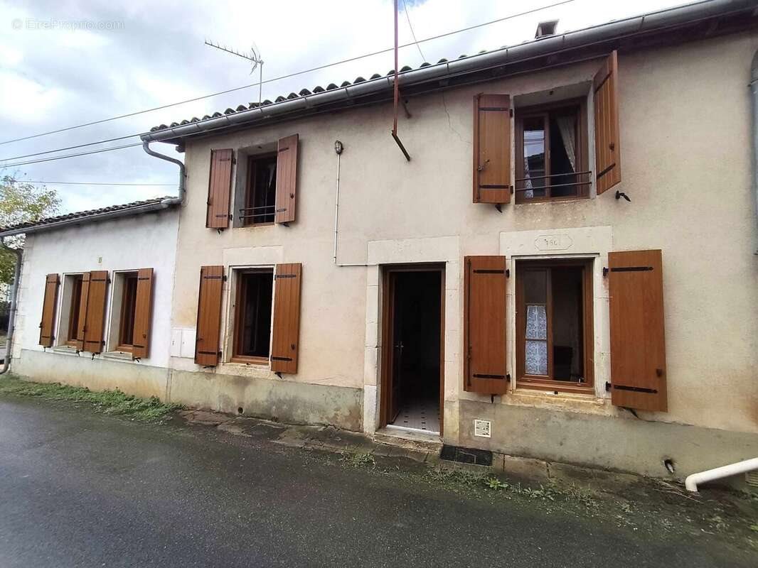 Maison à vendre, 150m², Chasseneuil-sur-Bonnieure