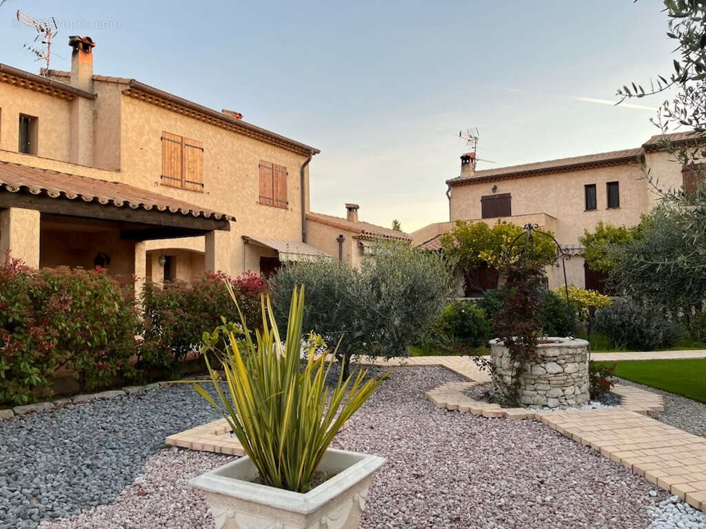 Maison à vendre, 389m², Cagnes-sur-Mer