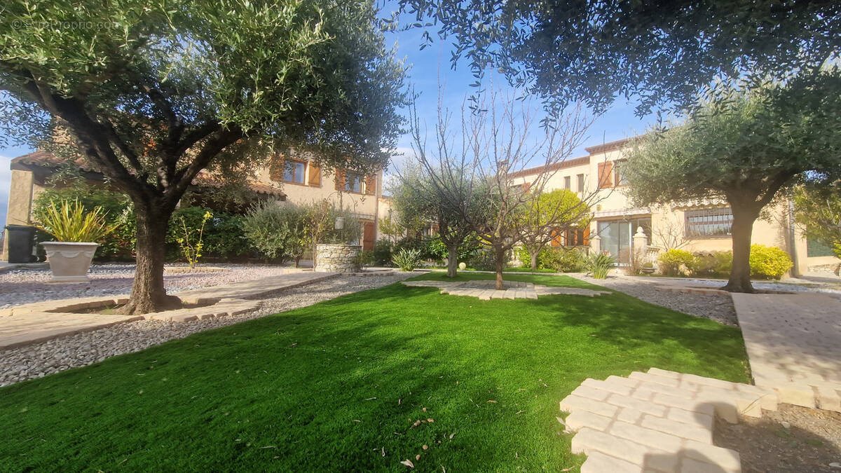Maison à vendre, 389m², Cagnes-sur-Mer