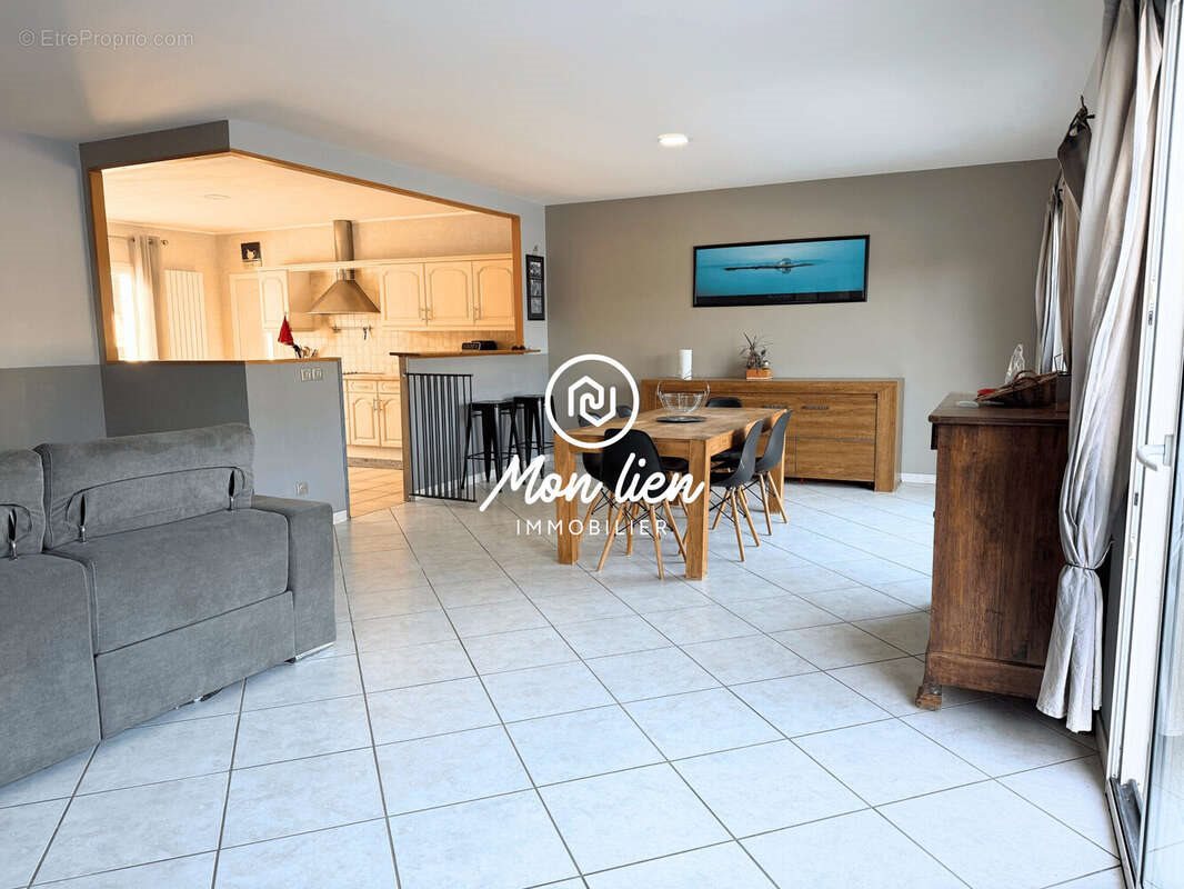 Maison à vendre, 171m², Cléré-les-Pins