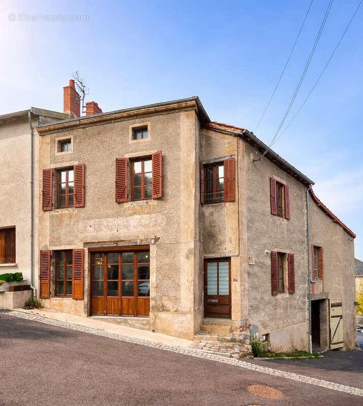 Maison à vendre, 154m², Ambierle