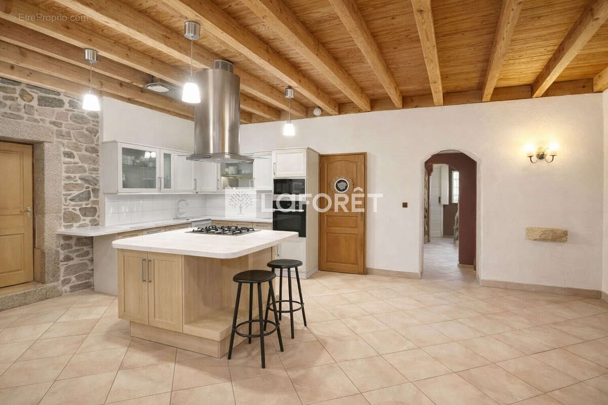 Maison à vendre, 154m², Ambierle