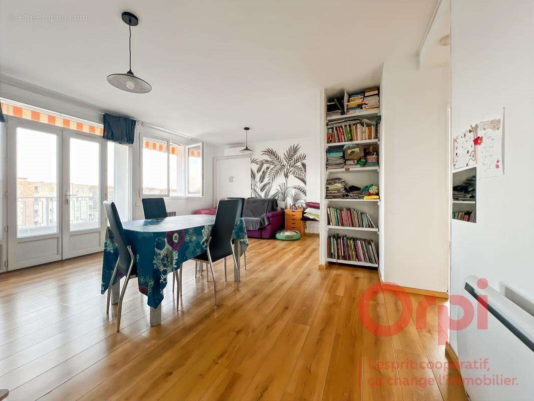 Appartement à vendre, 65m², Fréjus