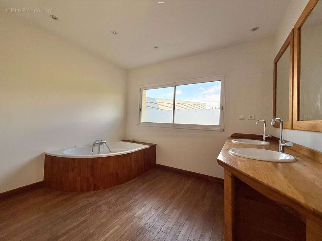 Maison à vendre, 142m², Saint-Nazaire-les-Eymes