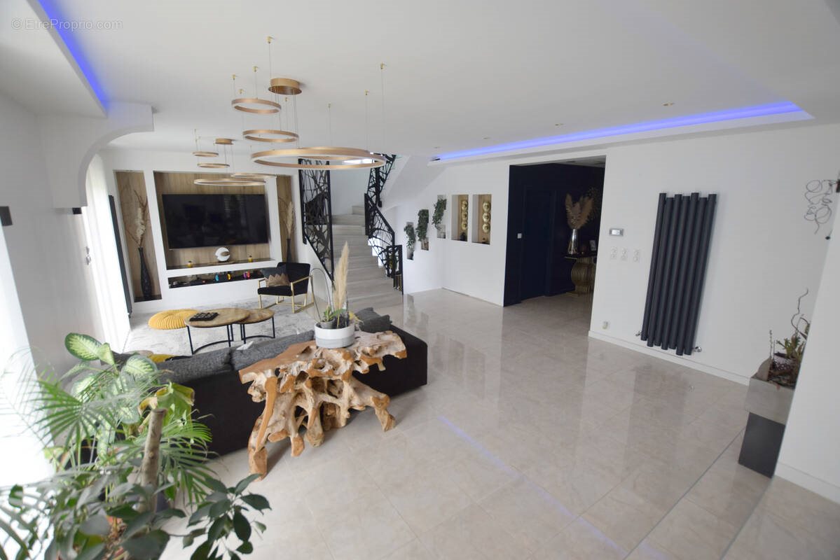 Maison à vendre, 230m², Seloncourt