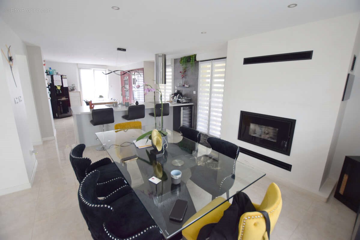 Maison à vendre, 230m², Seloncourt