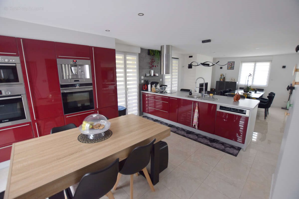 Maison à vendre, 230m², Seloncourt