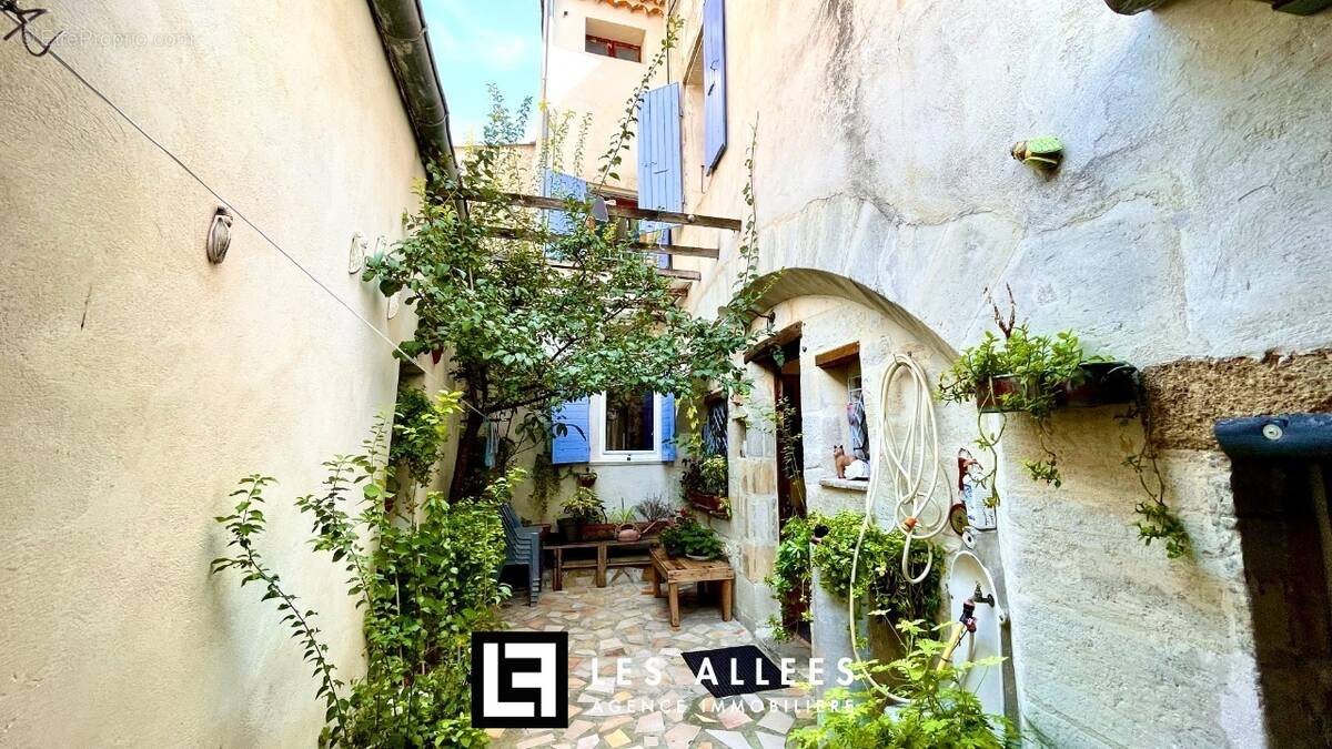 Maison à vendre, 280m², Valréas