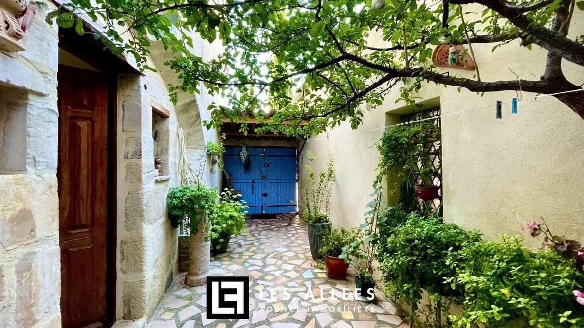 Maison à vendre, 280m², Valréas