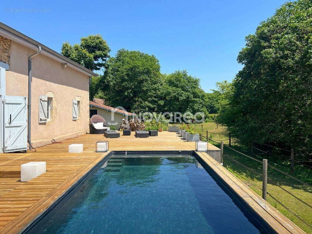 Maison à vendre, 350m², Saint-Martin-de-Seignanx