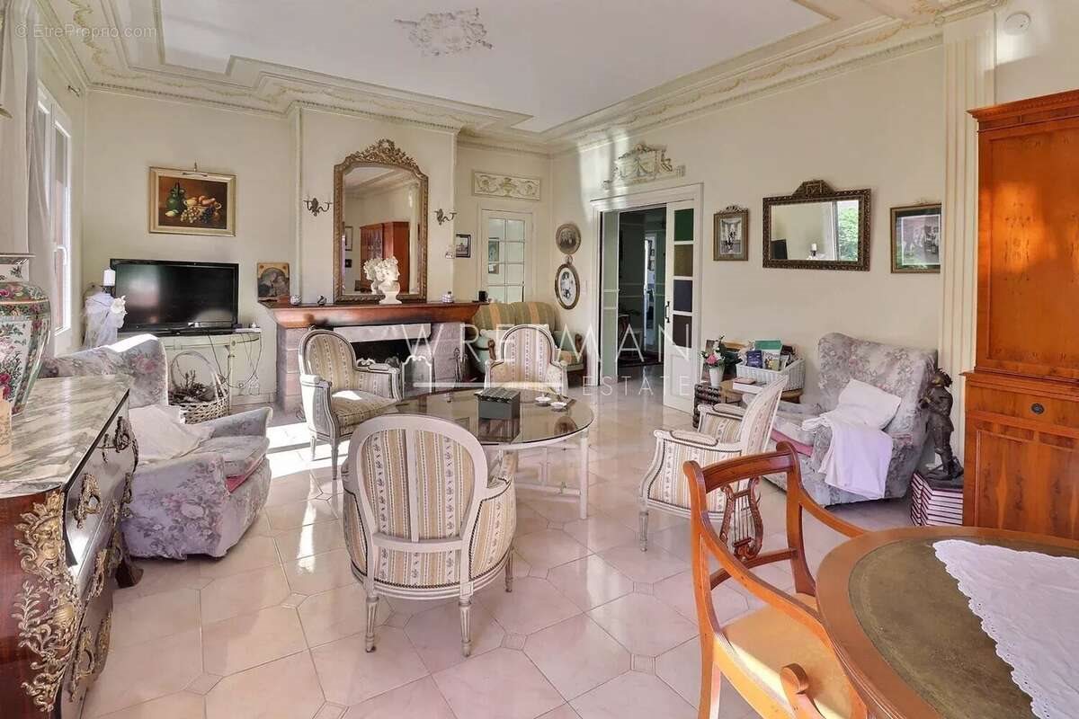 Maison à vendre, 225m², Roquebrune-sur-Argens