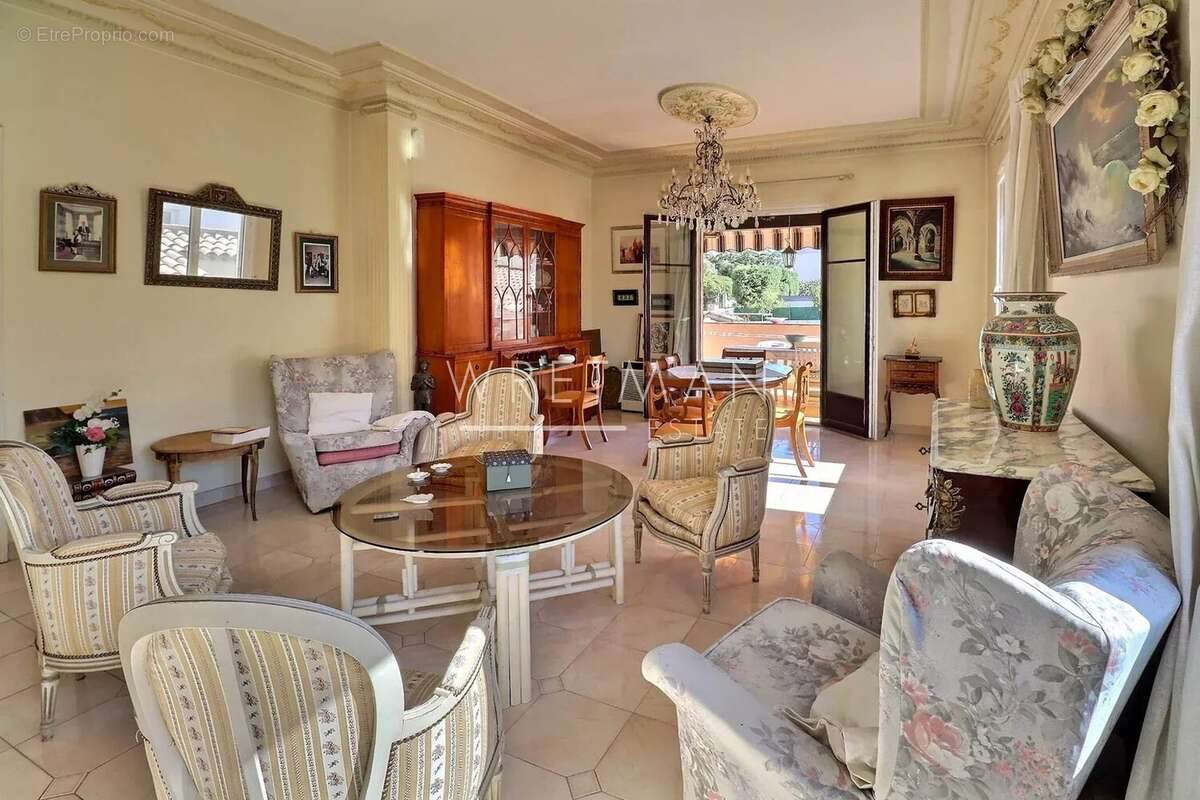 Maison à vendre, 225m², Roquebrune-sur-Argens