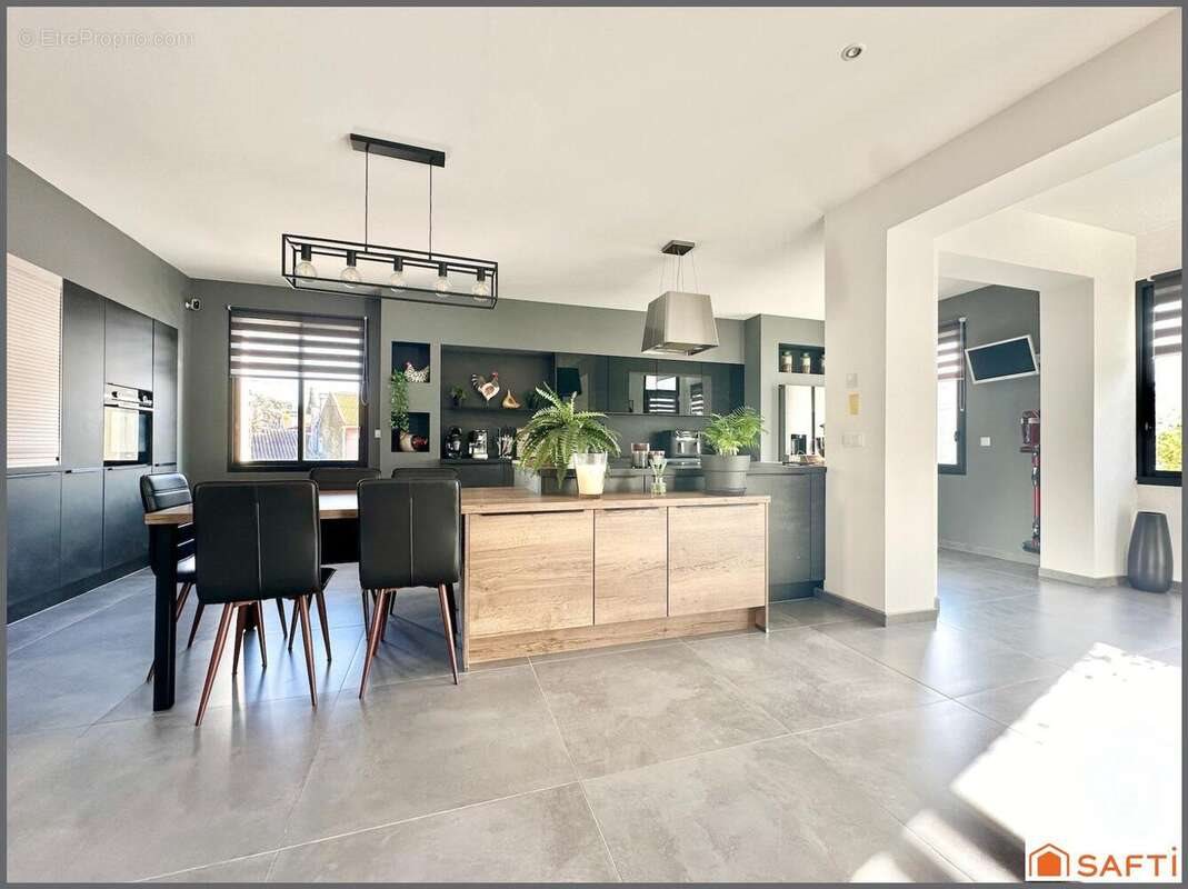 Maison à vendre, 212m², Les Angles