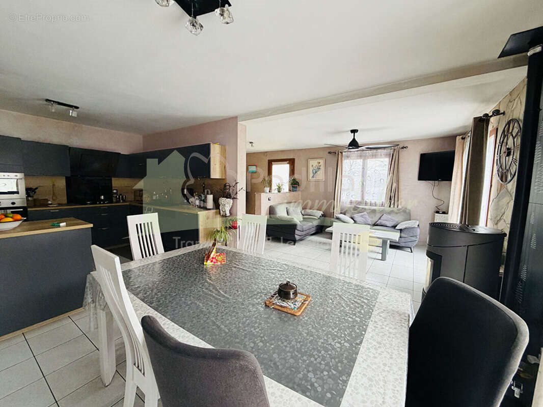 Maison à vendre, 103m², Vougy