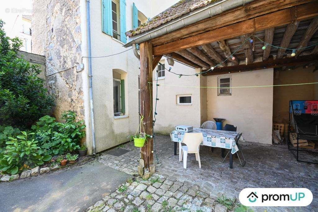 Appartement à vendre, 255m², Villeneuve-sur-Yonne