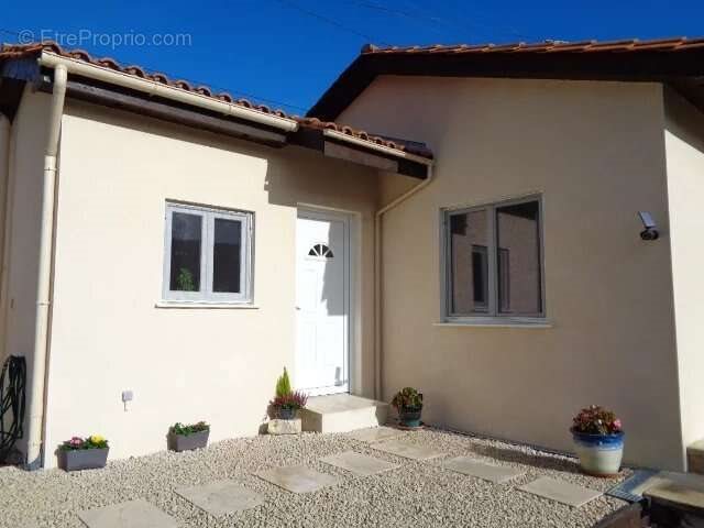 Maison à vendre, 90m², Saint-Fraigne