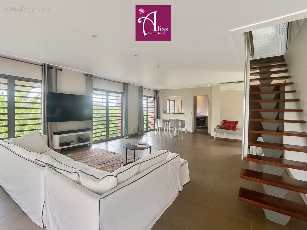 Maison à vendre, 204m², Les Abymes