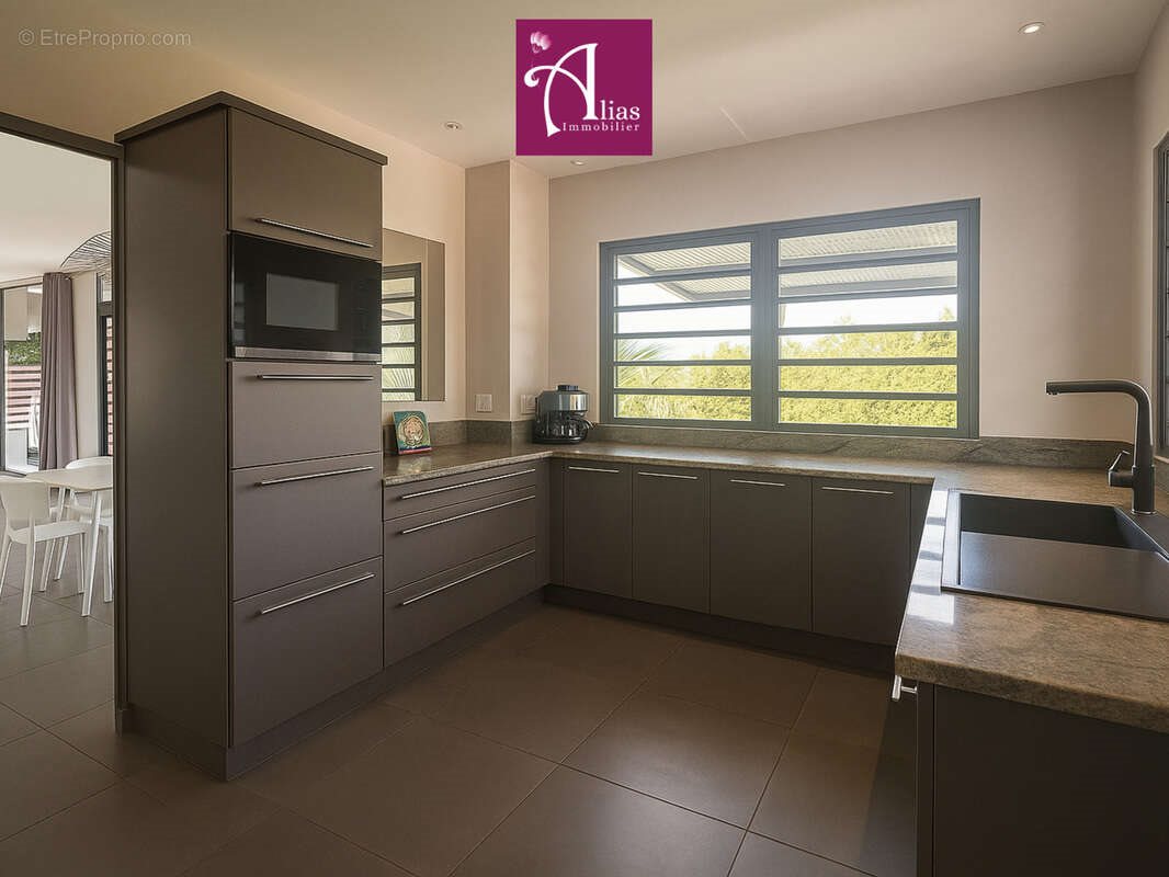 Maison à vendre, 204m², Les Abymes