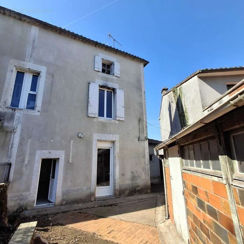 Maison à vendre, 104m², Chasseneuil-sur-Bonnieure