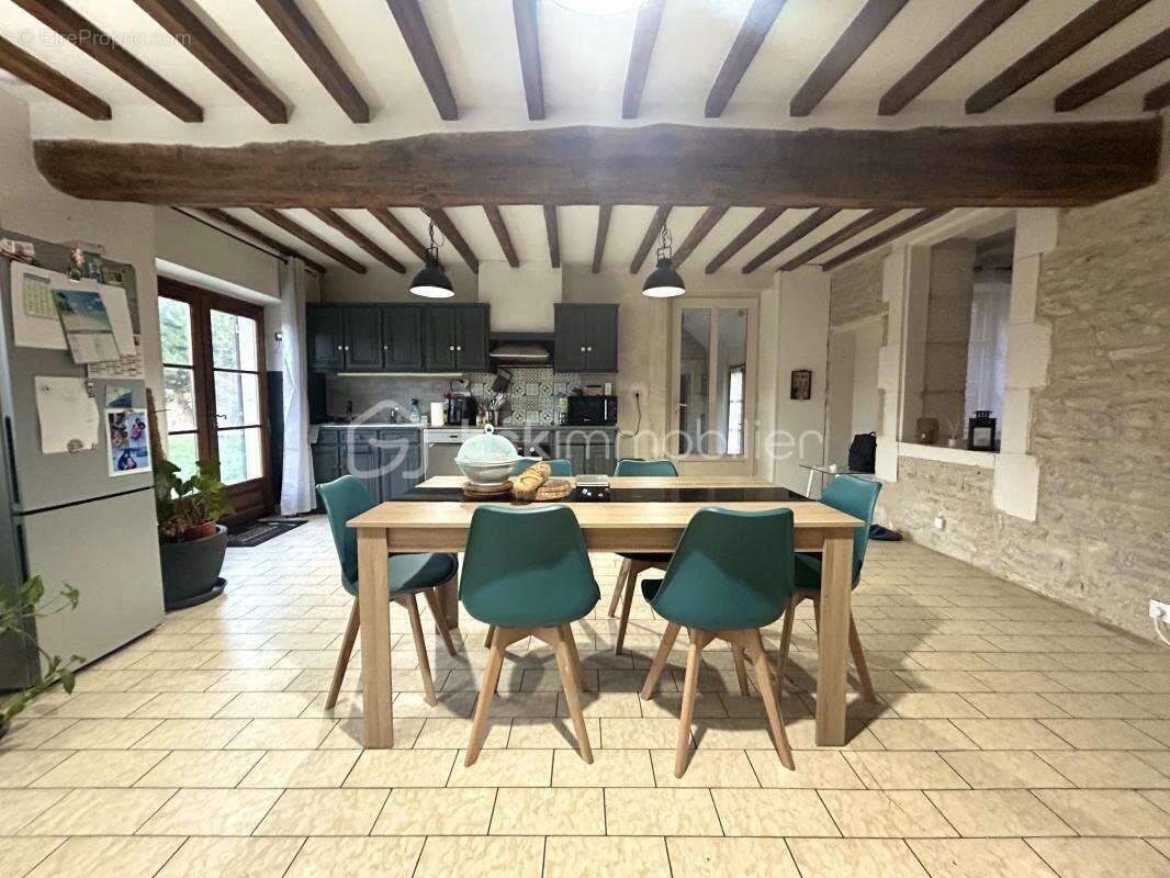 Maison à vendre, 182m², Saint-Cyr-les-Colons