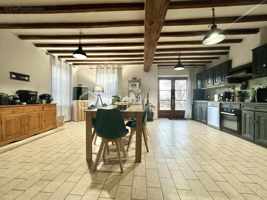 Maison à vendre, 182m², Saint-Cyr-les-Colons