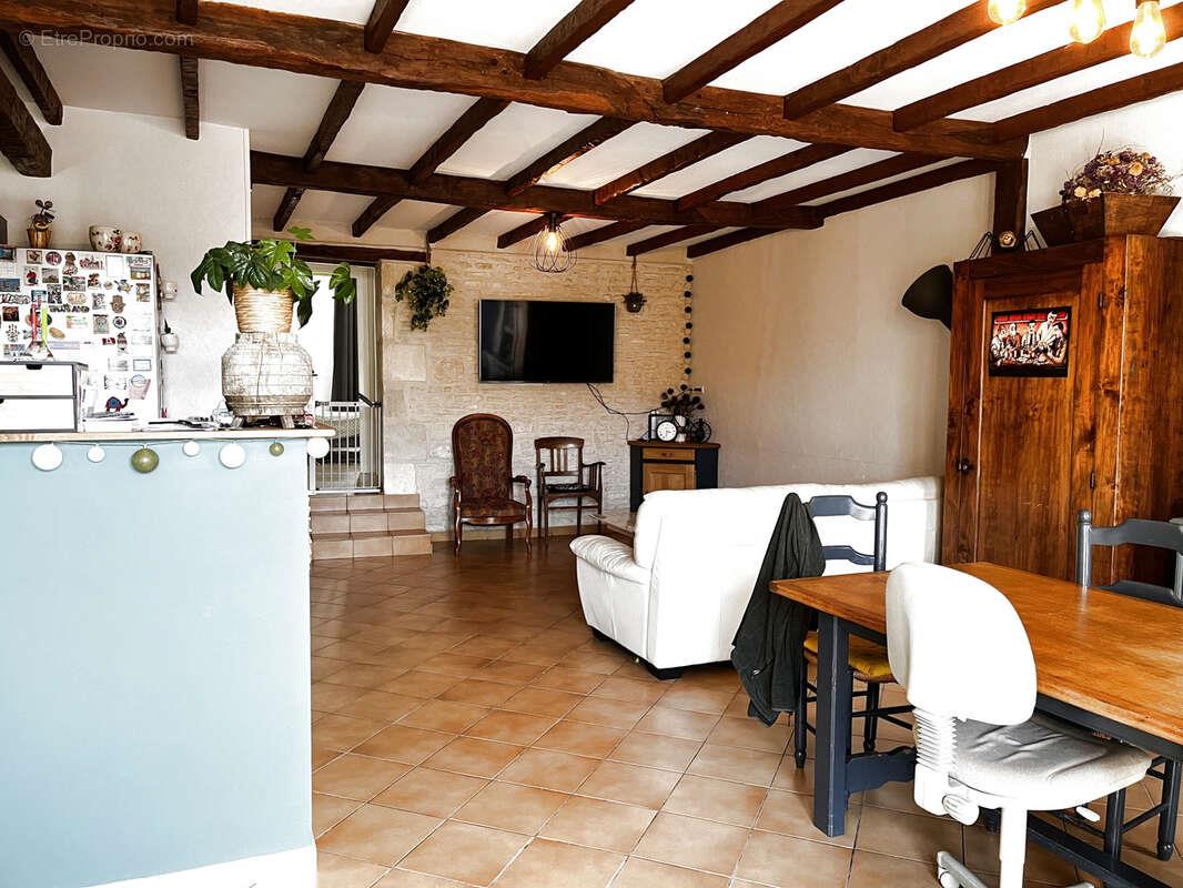 Appartement à vendre, 270m², Neuville-de-Poitou