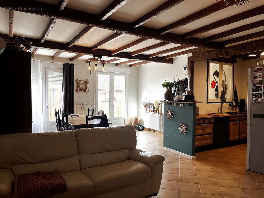 Appartement à vendre, 270m², Neuville-de-Poitou