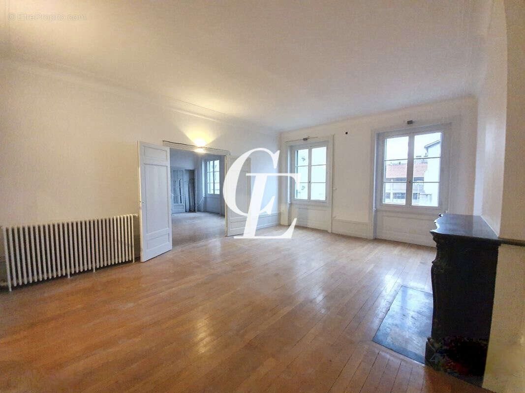 Appartement à vendre, 233m², Saint-Etienne