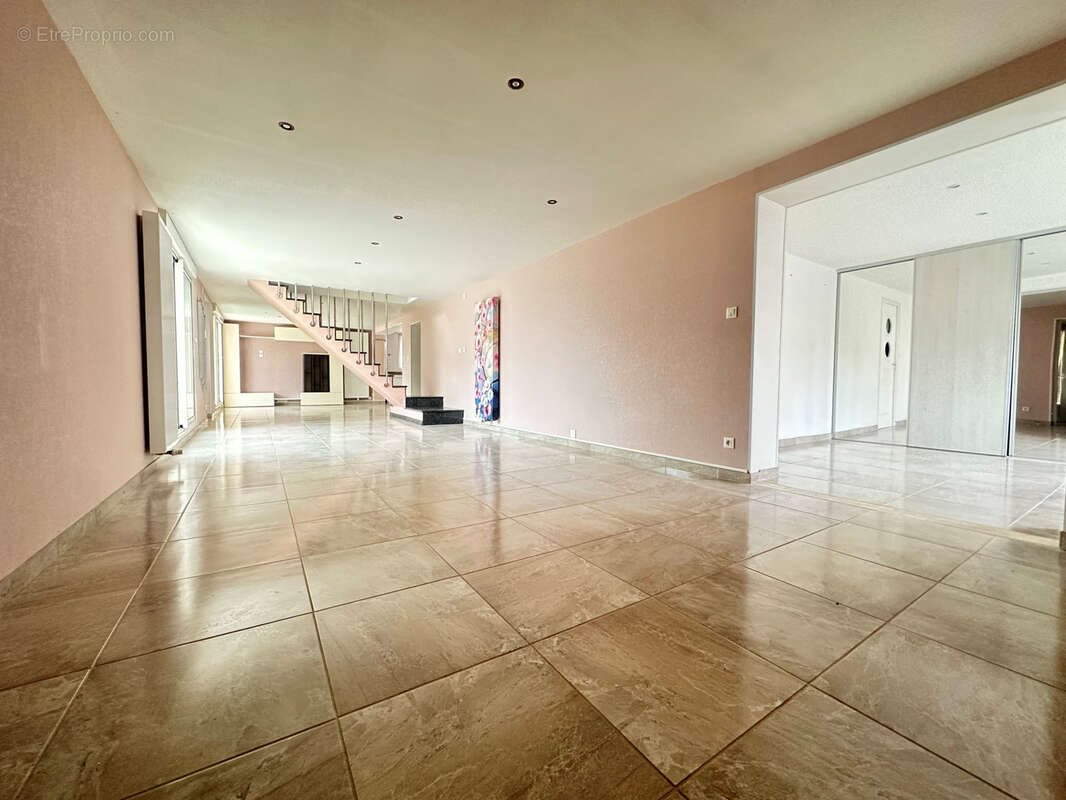 Maison à vendre, 240m², Bavilliers