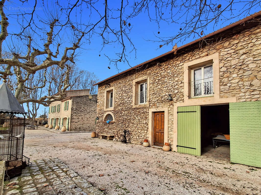 Maison à vendre, 1100m², Saint-Victoret