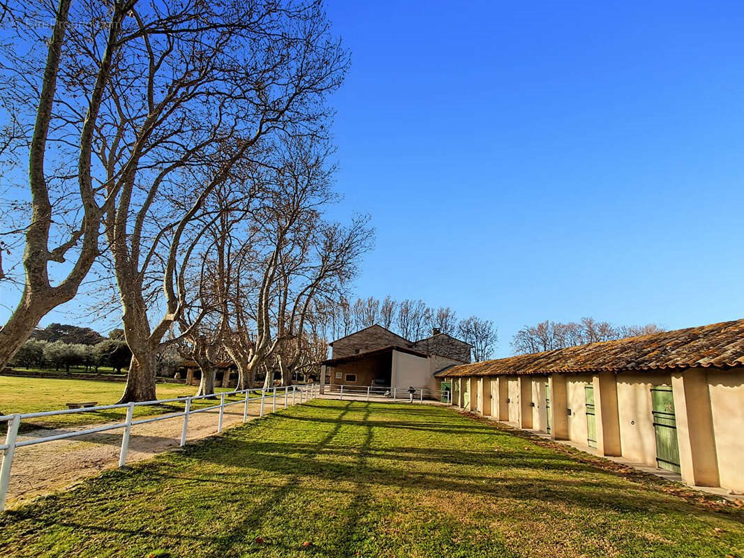 Maison à vendre, 1100m², Saint-Victoret