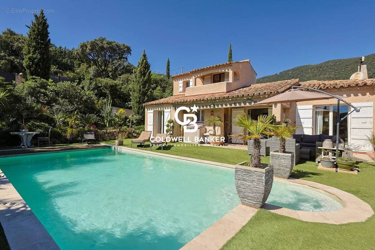 Maison à vendre, 190m², Cavalaire-sur-Mer