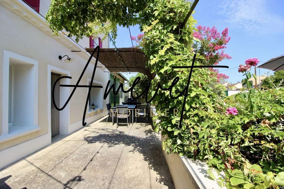 Maison à vendre, 204m², Saint-Saturnin-lès-Avignon