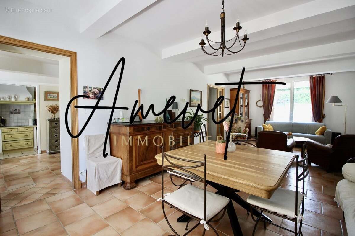 Maison à vendre, 204m², Saint-Saturnin-lès-Avignon