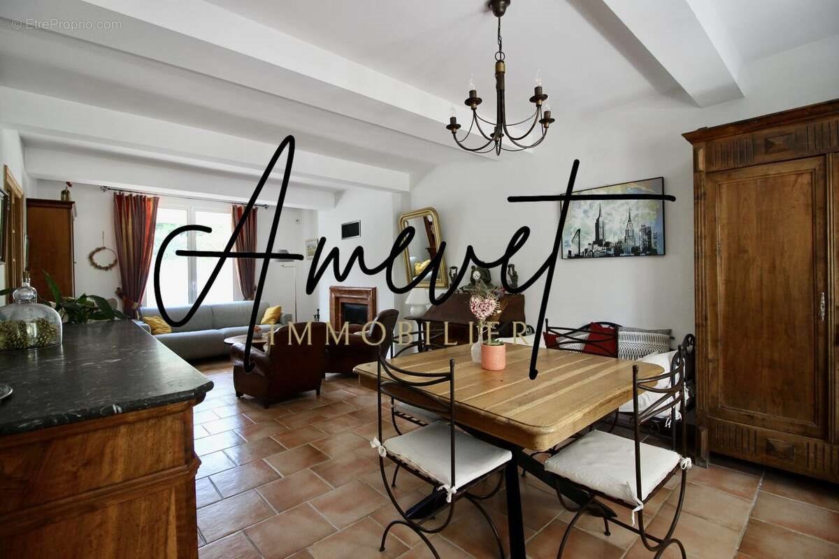 Maison à vendre, 204m², Saint-Saturnin-lès-Avignon