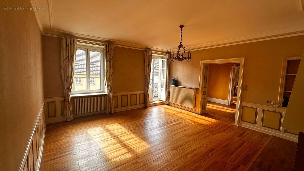 Appartement à vendre, 775m², Lure