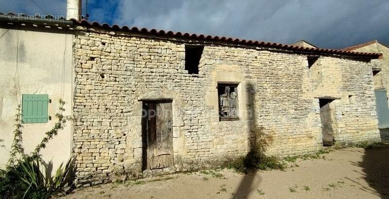 Maison à vendre, 1m², Saint-Fraigne