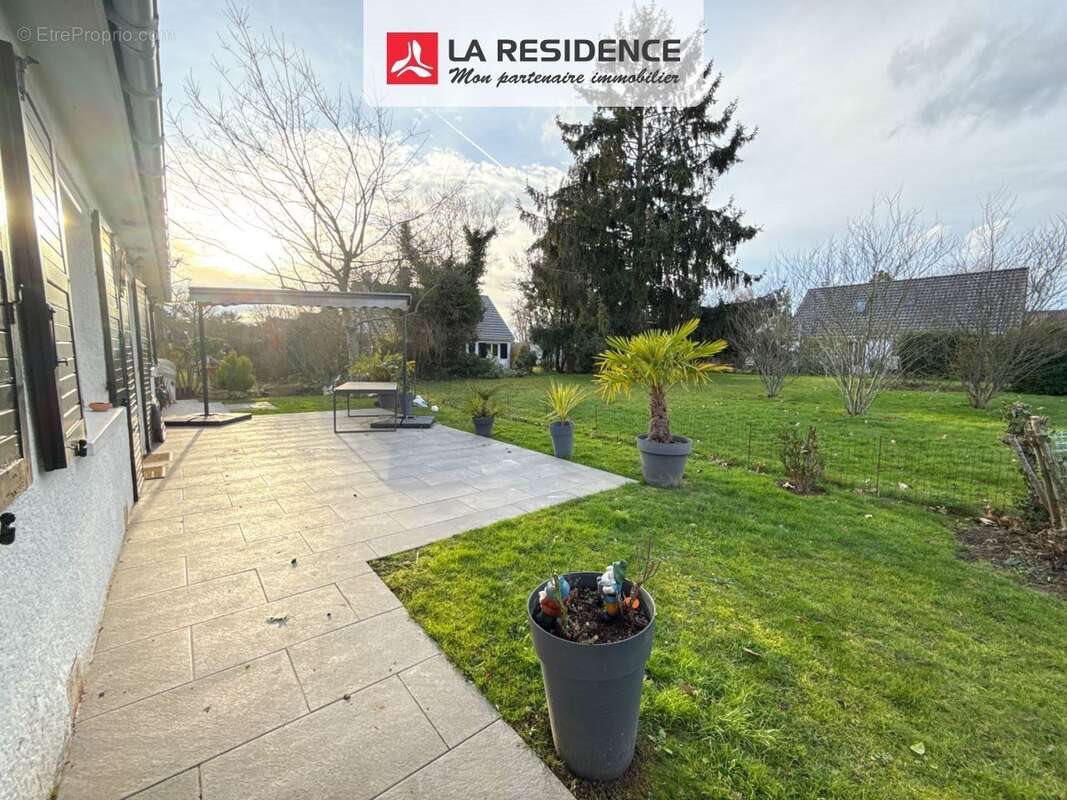 Maison à vendre, 150m², Le Mesnil-Saint-Denis