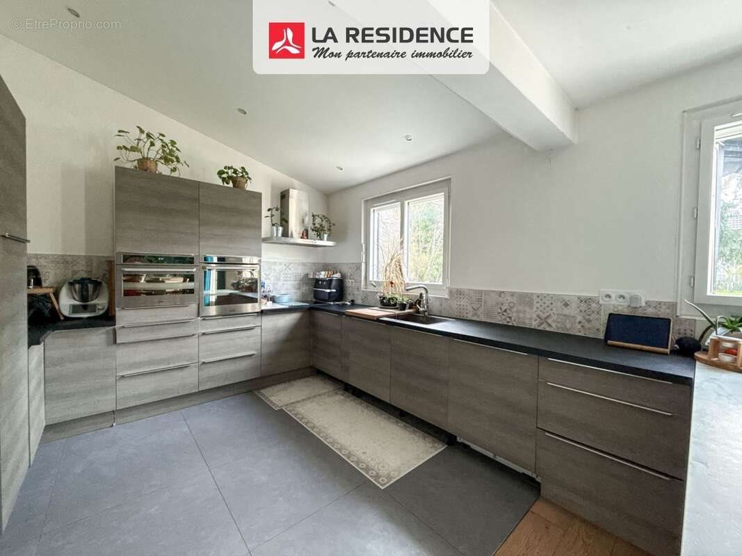 Maison à vendre, 150m², Le Mesnil-Saint-Denis