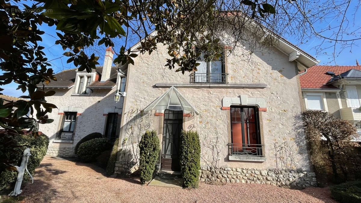 Maison à vendre, 232m², Chabris