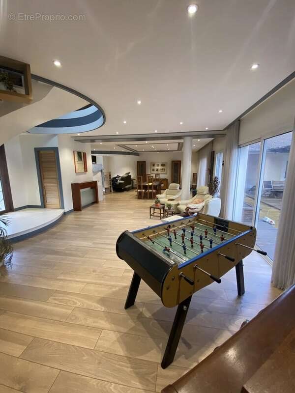 Maison à vendre, 240m², Thoiry