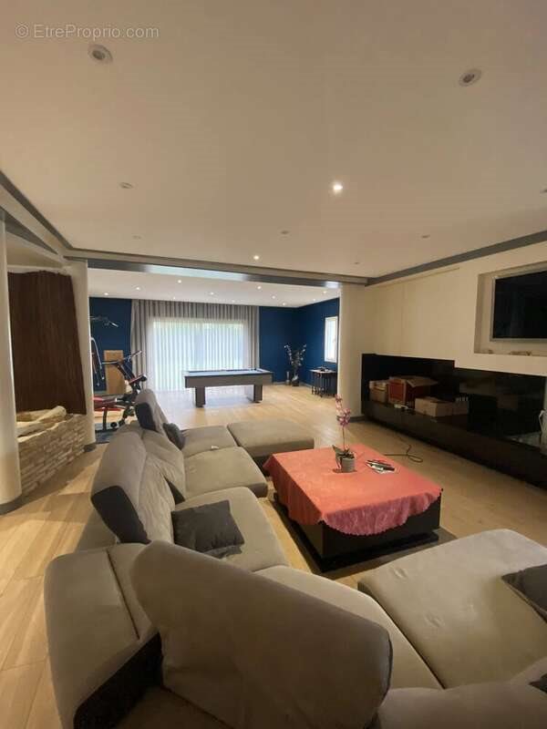 Maison à vendre, 240m², Thoiry