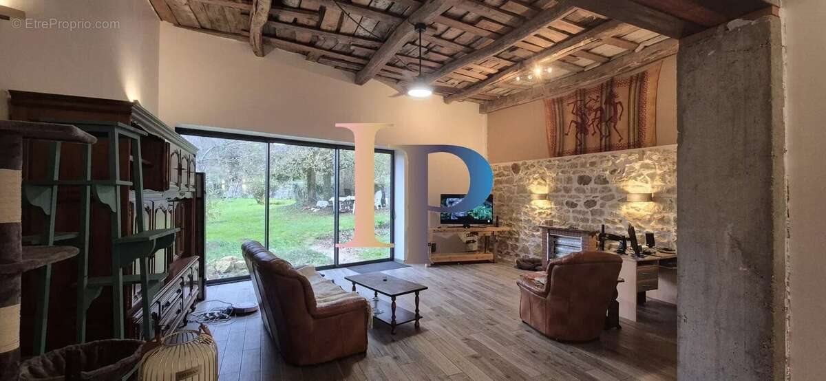 Maison à vendre, 130m², Pouilly-sous-Charlieu